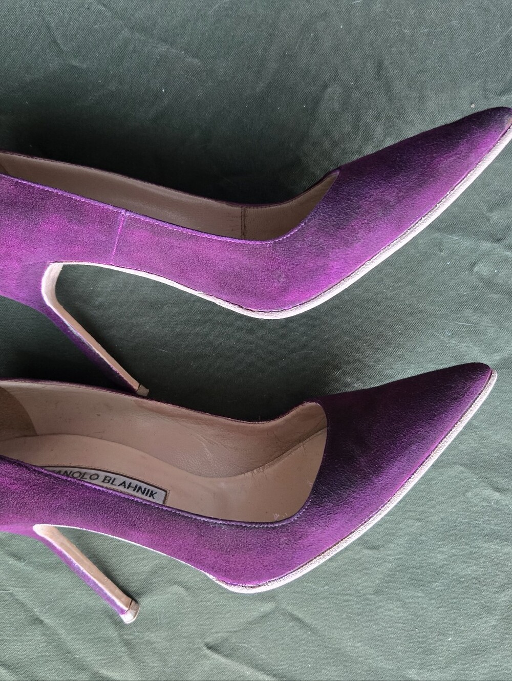 Manolo Blahnik Women's Pointed Suede Pumps in Plum 6.5 - Picture 13 of 14